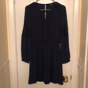 Long sleeve dress with lace details